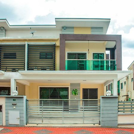 Tropical Livings Meru Ipoh Homestay By Grab A Stay Ngoại thất bức ảnh