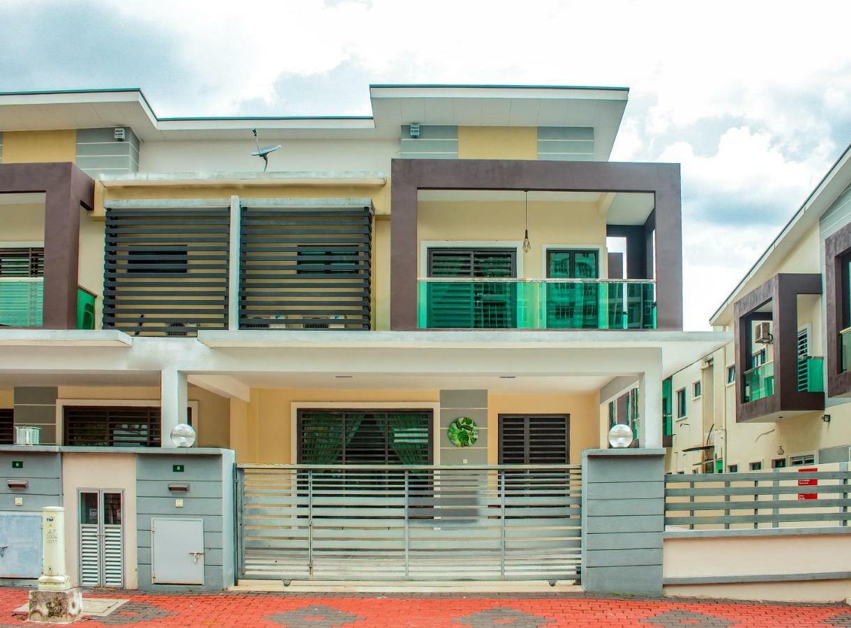 Tropical Livings Meru Ipoh Homestay By Grab A Stay Ngoại thất bức ảnh